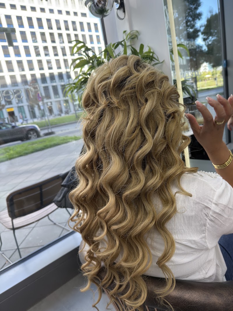 The Canvas Salon - Coiffure Frankfurt Am Main - OneBooking