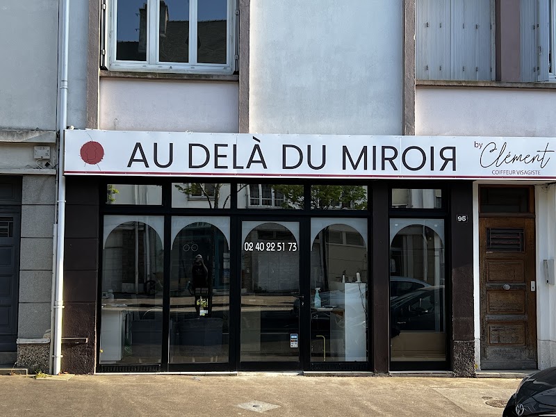 Au delà du miroir By Clément