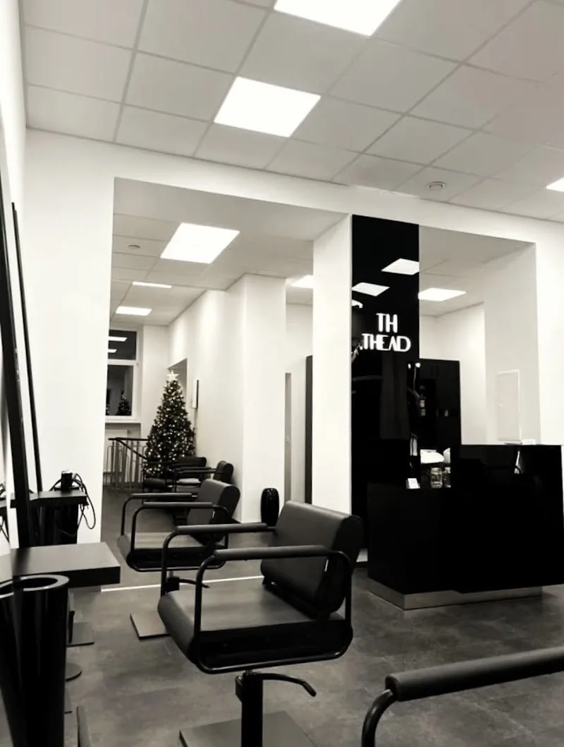 THEAD - Friseur München | Balayage Blond Aveda Salon - Coiffure Munich - OneBooking