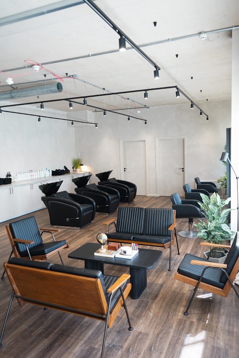 CHAIR Salons