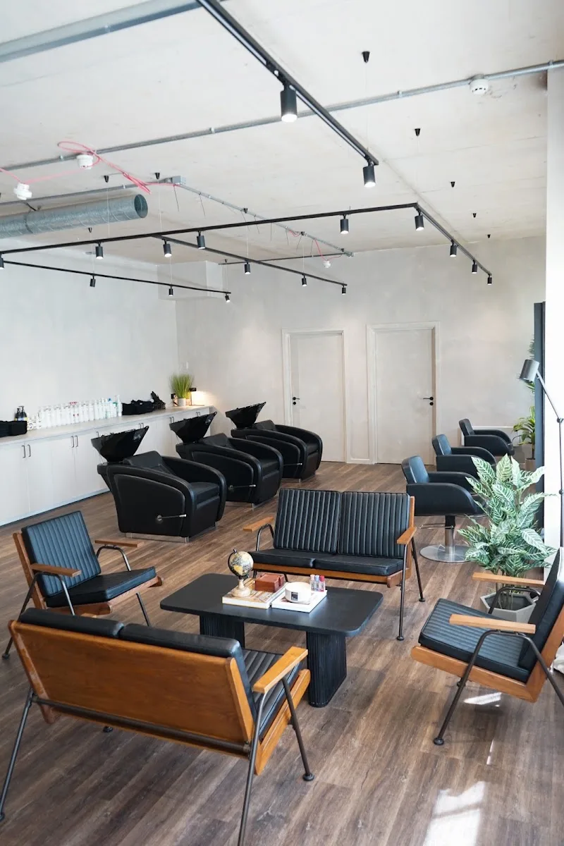 CHAIR Salons