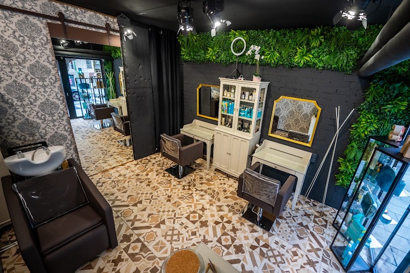 Estudio de Peluquería Néstor Savi - Coiffure A Coruña - OneBooking
