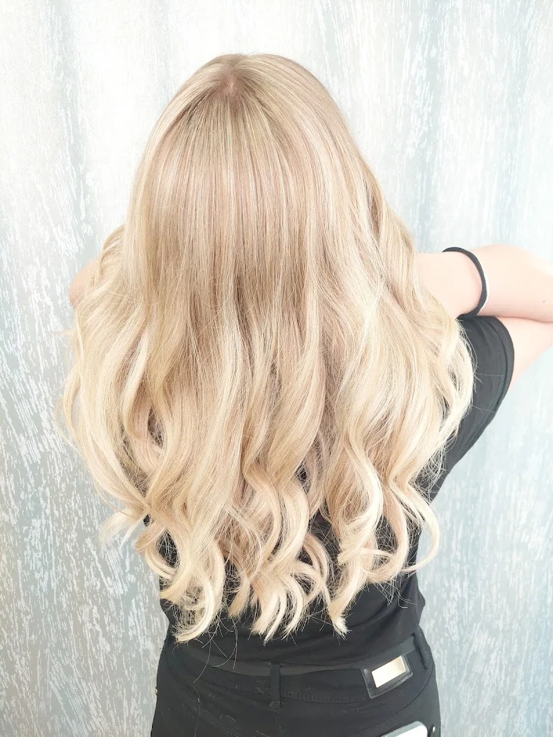 Szabó Edit Hairstylist; fodrászat, balayage, babylights, hajhosszabítás, hajfestés