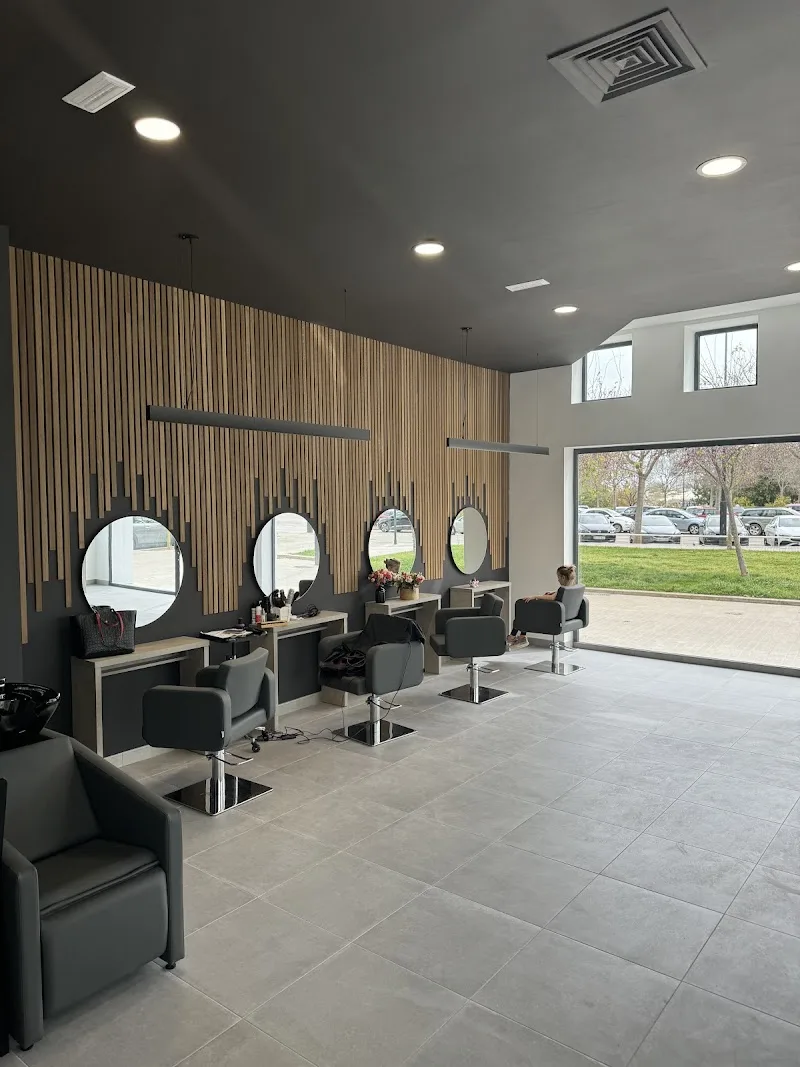 KK Hair Salon/ Salon de belleza