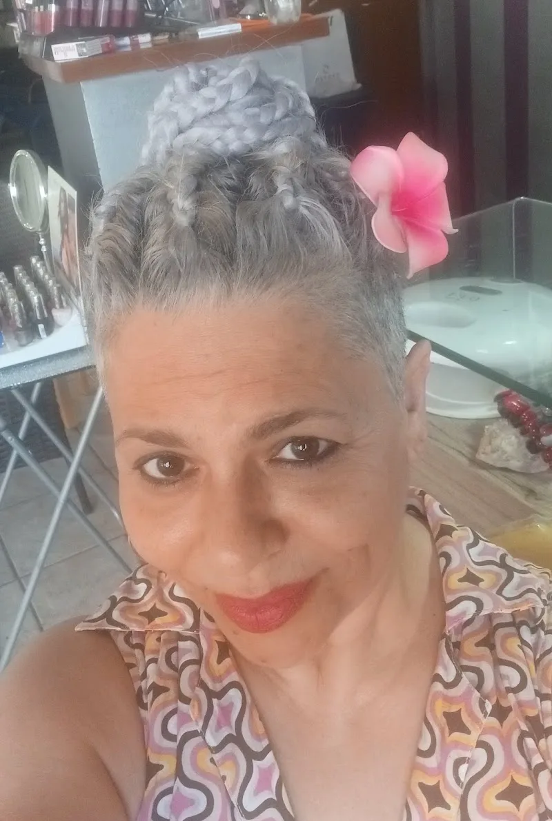 HAIR Line Ρενά Θυμάκη