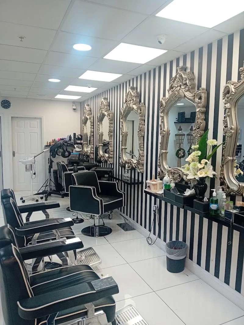 Brow Lodge | Body Waxing| Manicure & Pedicure | Nail Extensions | Hair Highlights in Oxford - Coiffure Oxford - OneBooking