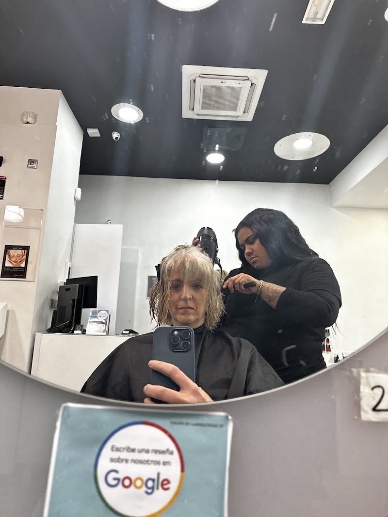 White Colors Peluqueria Colon - Coiffure Bilbao - OneBooking
