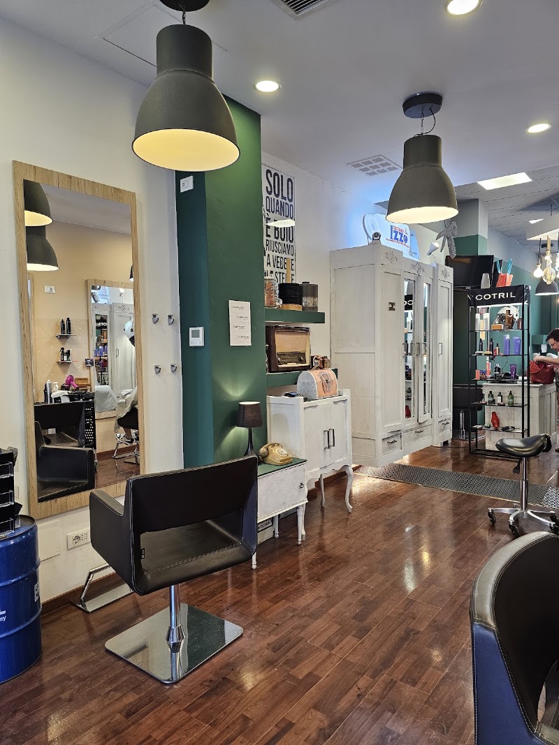 Gli Scapigliati Parrucchieri di Cariati Salvatore - Coiffure Bologna - OneBooking