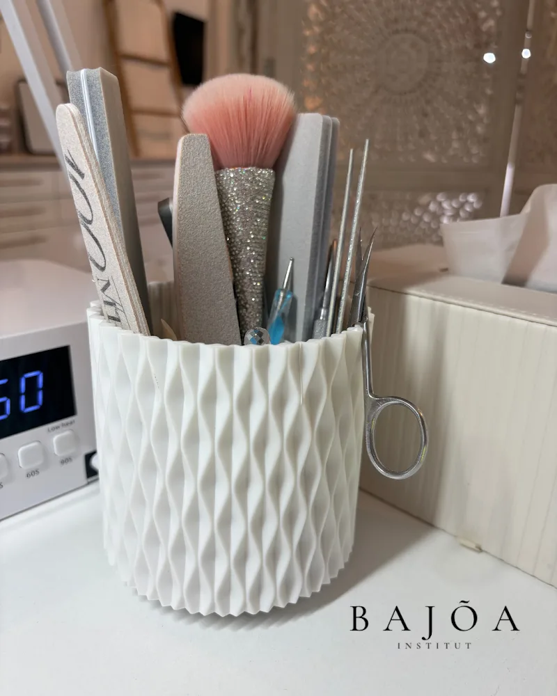 B A J O A