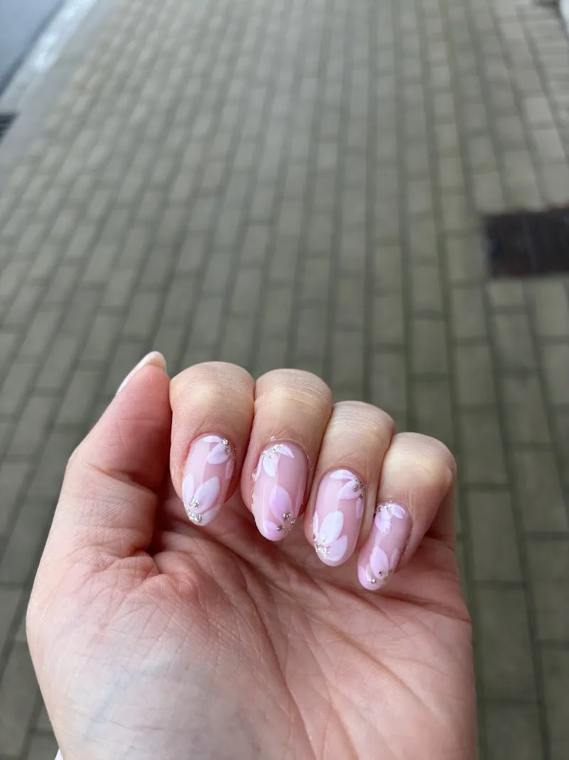 Caronails - Malocosmetics - Institut de beauté Dendermonde - Photo de couverture - OneBooking