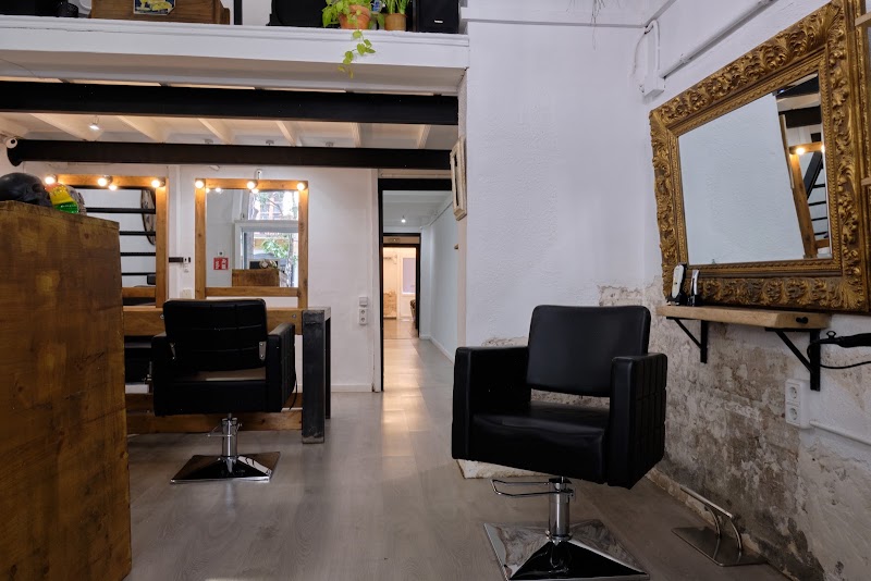 SALONCITO 131 - Coiffure Barcelona - OneBooking