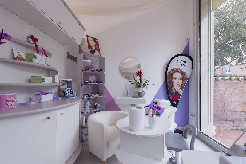 Officina Di Ma' - Salone Redken - Coiffure Ferrara - OneBooking