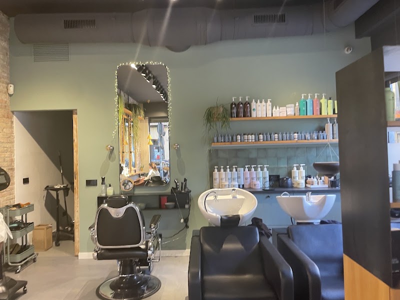 Wow The Hair Room - Coiffure Badalona - OneBooking