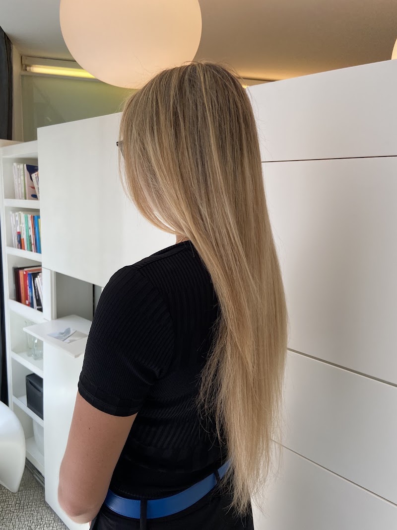 Salon Blonde.