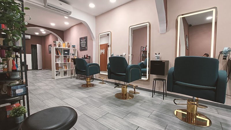 Parrucchiere Essential Beauty Hairstylist - Coiffure Florence - OneBooking