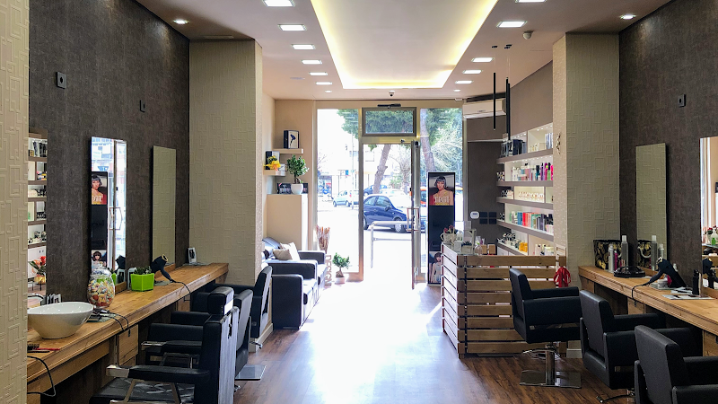 Raffaella Rinaldi Hair & Hestetic - Coiffure Foggia - OneBooking