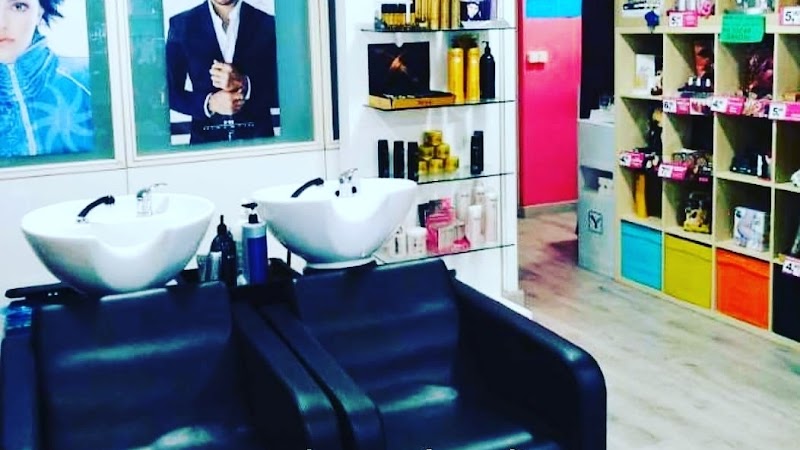 Peluquería Unisex Yoli - Coiffure Badalona - OneBooking