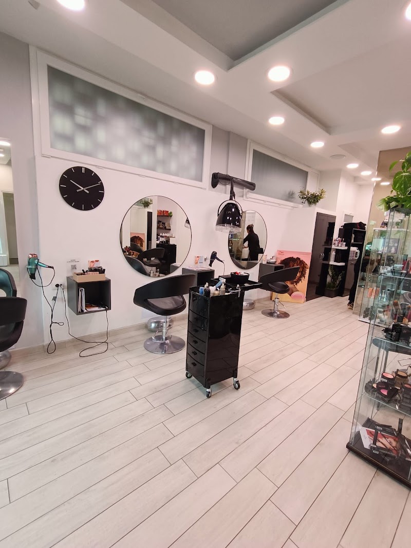 LA BELLEZZA - Estetista e Parrucchiere - Coiffure Forlì - OneBooking