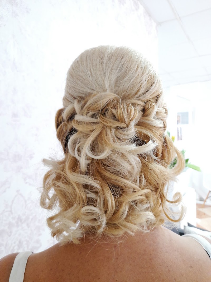 Peluquería Ana Manzano - Coiffure Almería - OneBooking