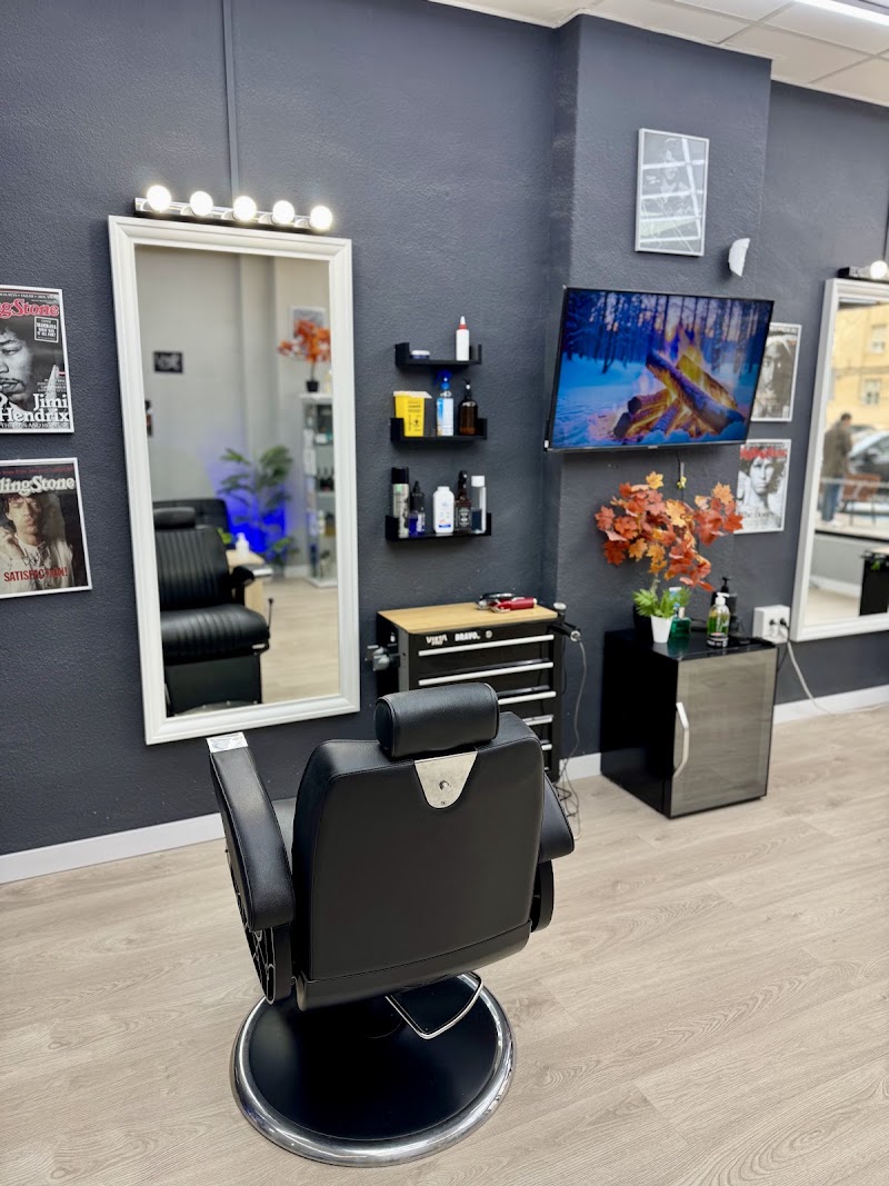 BARBERIA Y PELUQUERÍA - EME BARBER STUDIO - Coiffure Cartagena - OneBooking