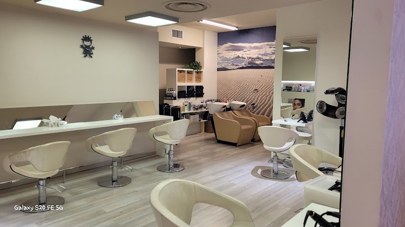 Simona Acconciature Di Samorini Simona - Coiffure Forlì - OneBooking