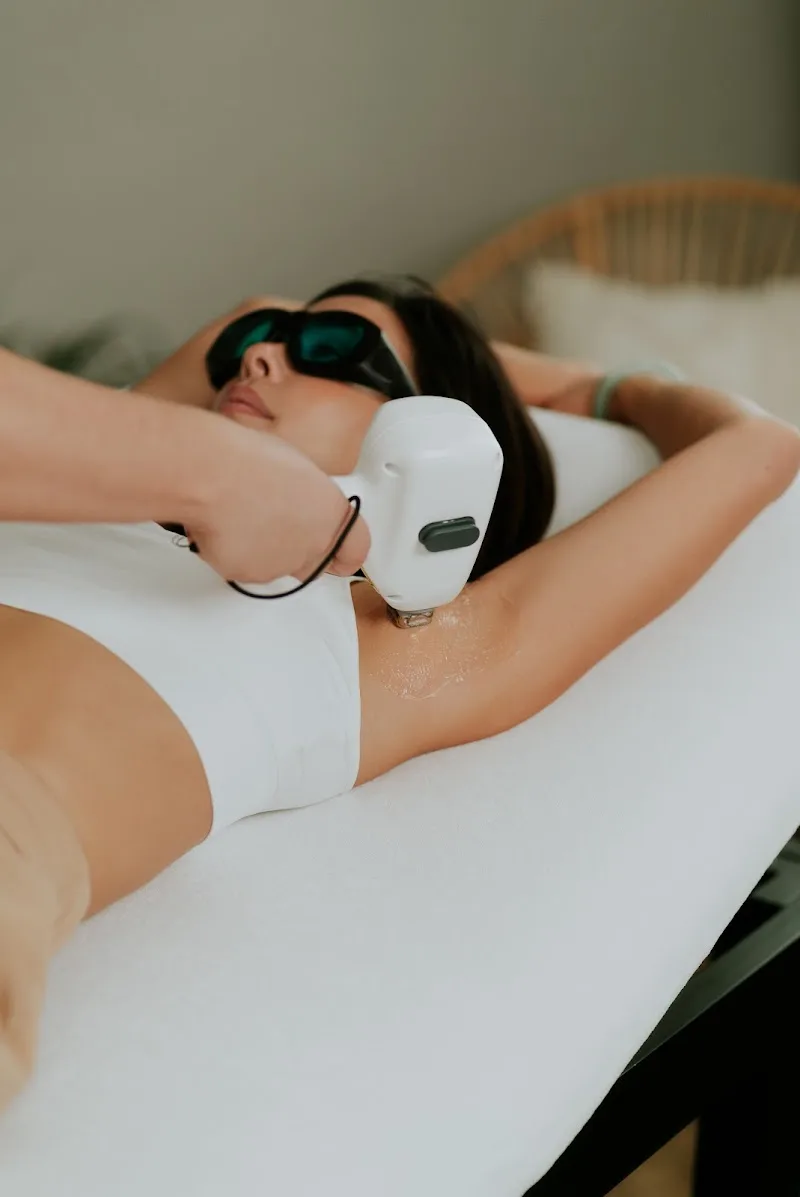 RIVÉLISSE – Épilation laser, Épilation électrique & soins du visage à Nice