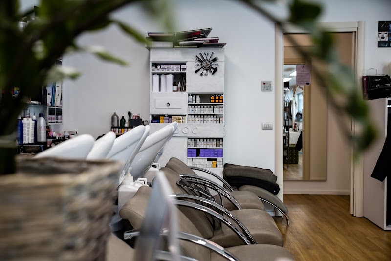 Da Grim Parrucchieri | Parrucchiere Uomo - Donna - Coiffure Bari - OneBooking