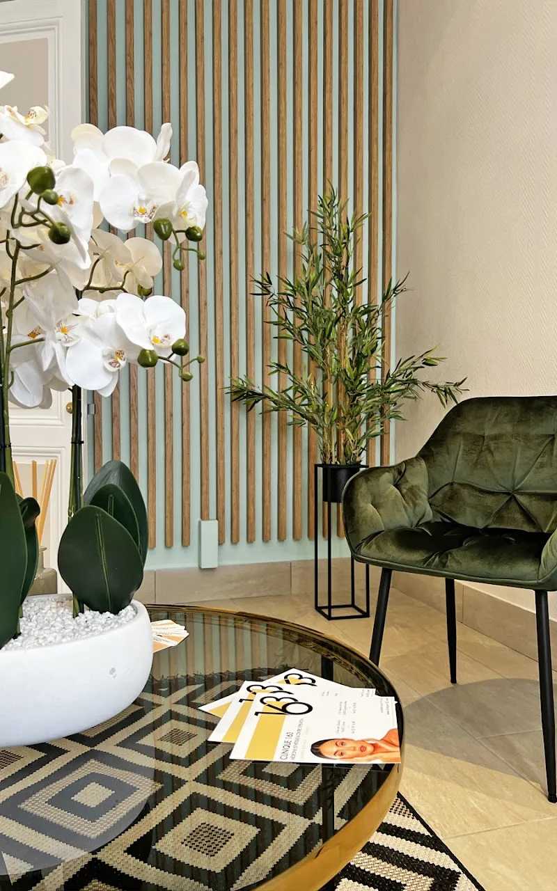 Clinique 163 - Soin visage Cannes - Photo de couverture - OneBooking