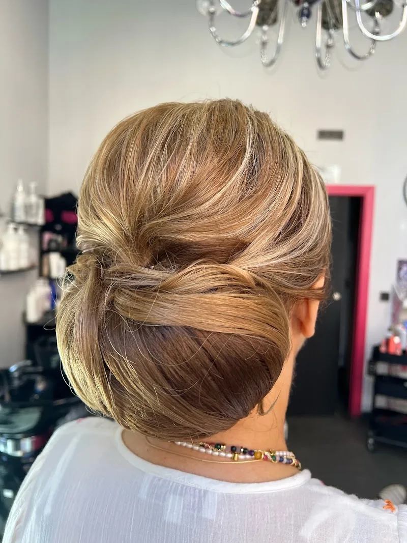 CON ARTE Peluquería – Especialistas en Rubios y Alisados en Burgos - Coiffure Burgos - OneBooking