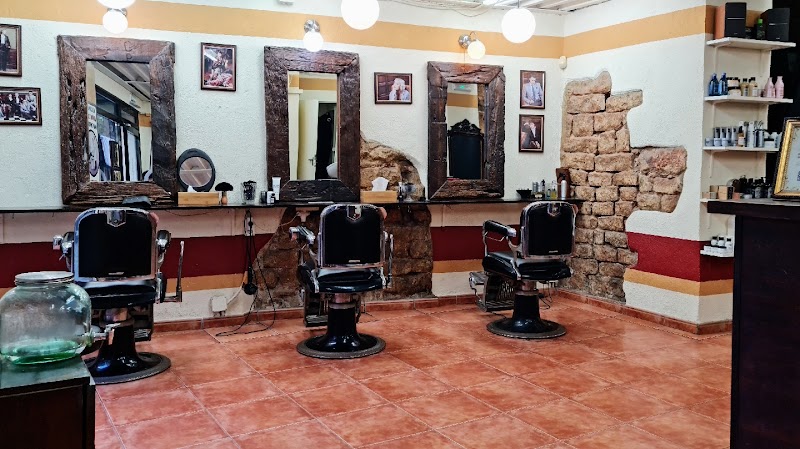 A Club by Anthony Llobet BORN (English hair salon) - Coiffure Barcelona - OneBooking