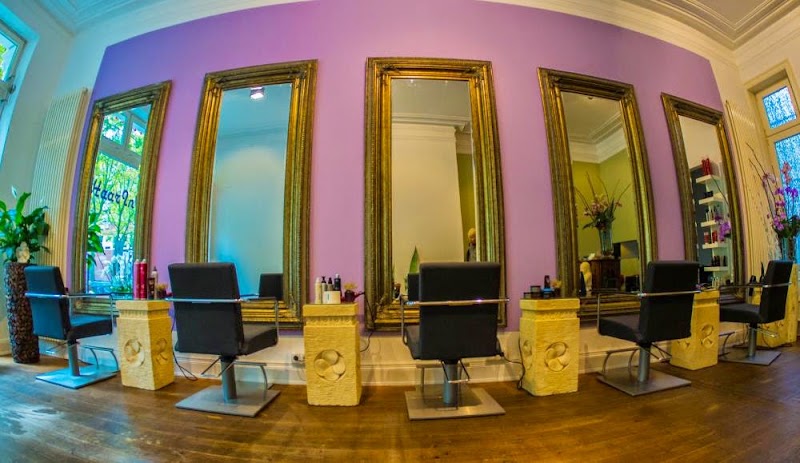 Salon HaarIndo - Coiffure Hamburg - OneBooking