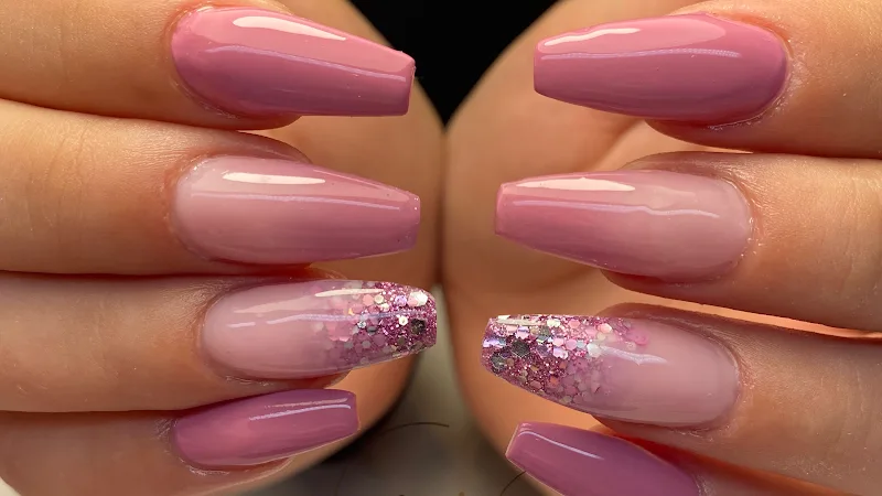 Nagelstudio Younique - Nailacademy, Groothandel en Webshop - Institut de beauté Dendermonde - OneBooking