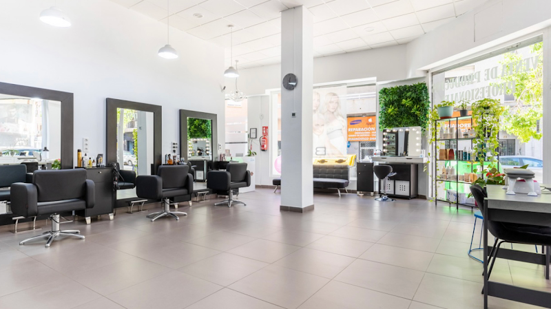 Forever Beautiful - Estilista, Peluquería, Estética y pestañas - Coiffure Alicante - OneBooking