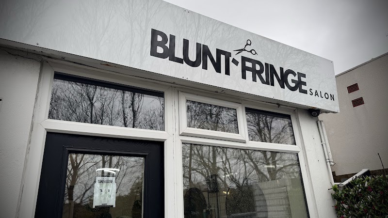 BLUNT FRINGE Salon