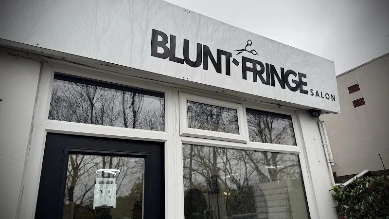 BLUNT FRINGE Salon