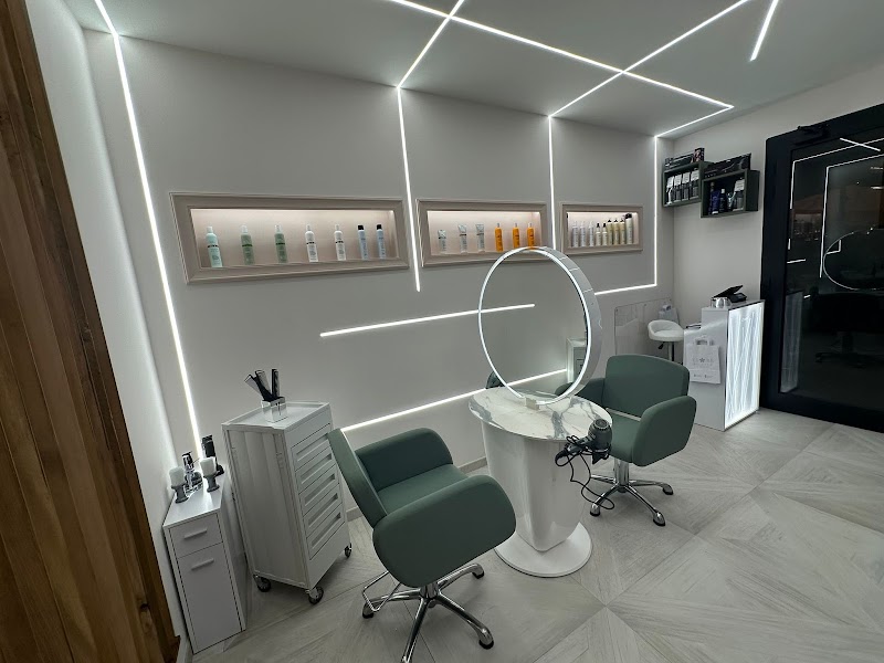 Fiore Hair Studio in Cesarea - Coiffure Genoa - OneBooking