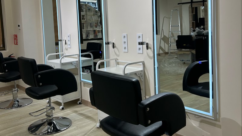 Peluquería Ikonic Estilistas - Coiffure Burgos - OneBooking