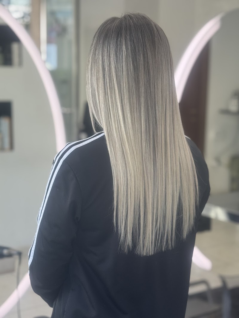 Max Professional Hair Stylist - Coiffure Cagliari - OneBooking