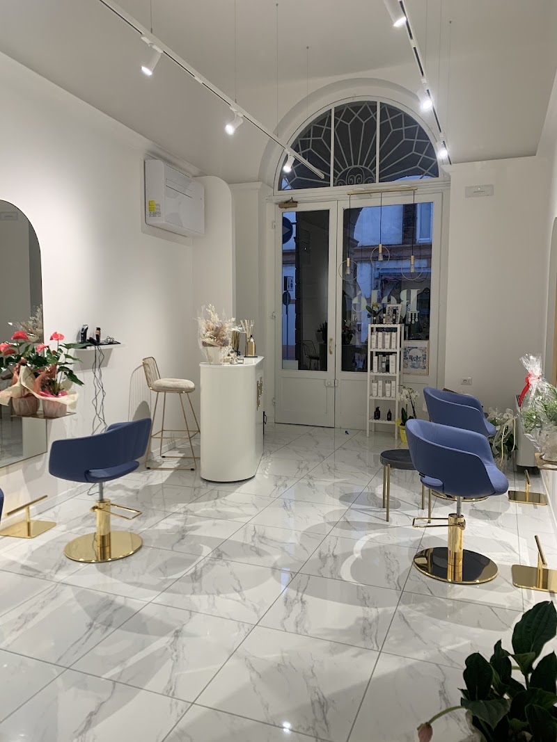 Relè hair stylist - Coiffure Forlì - OneBooking