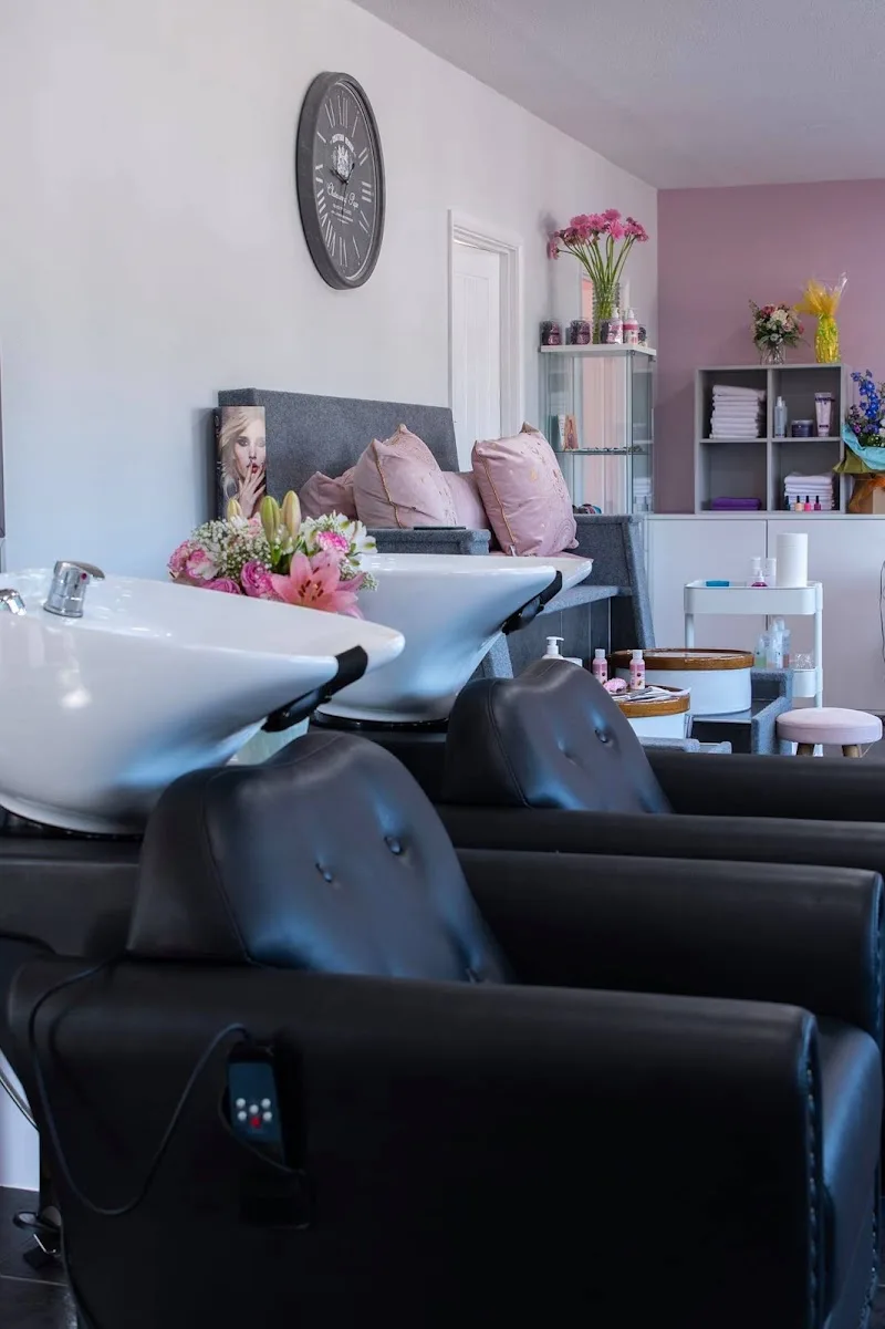 Perfectly Polished Plymstock - Coiffure Plymouth - OneBooking