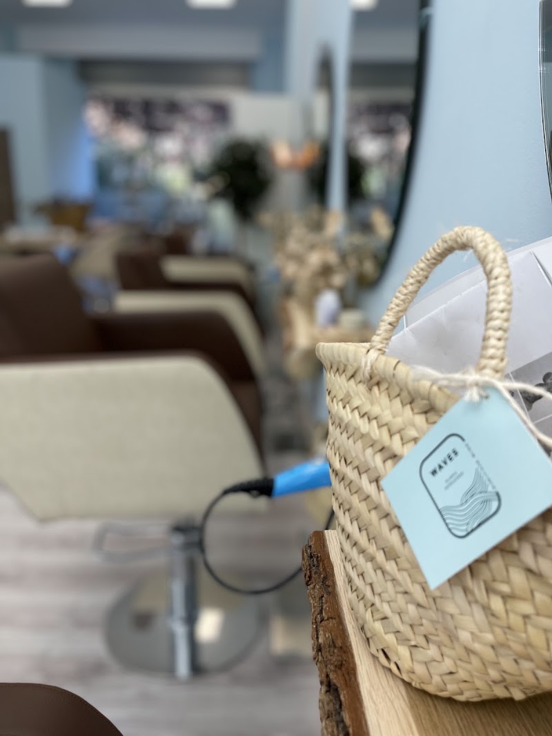 Waves Hair-Stylist - Coiffure València - OneBooking