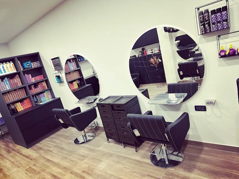 Shadè Hair - Coiffure Genoa - OneBooking