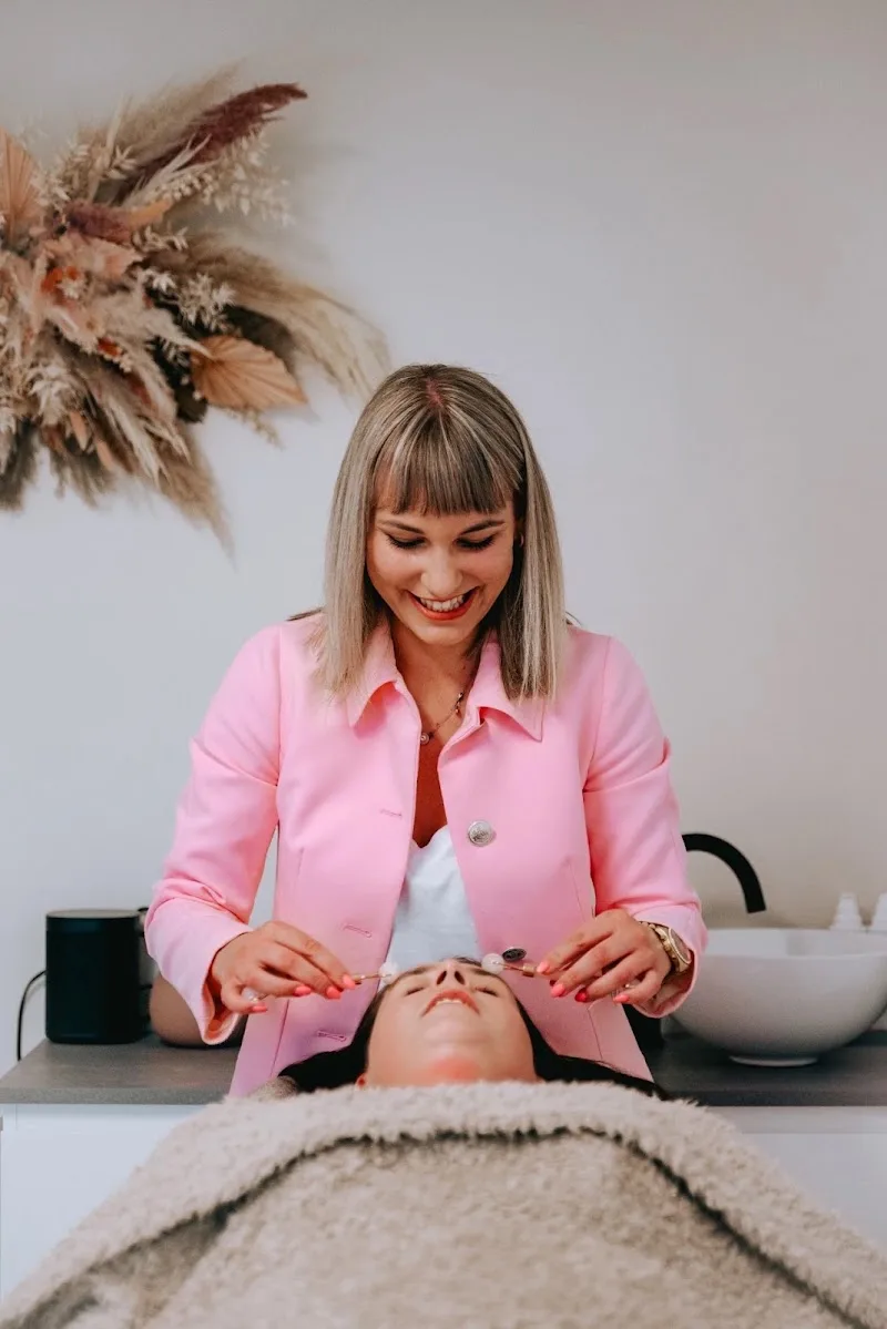 Beauté Evelynne Schoonheidssalon - Massage Roeselare - OneBooking