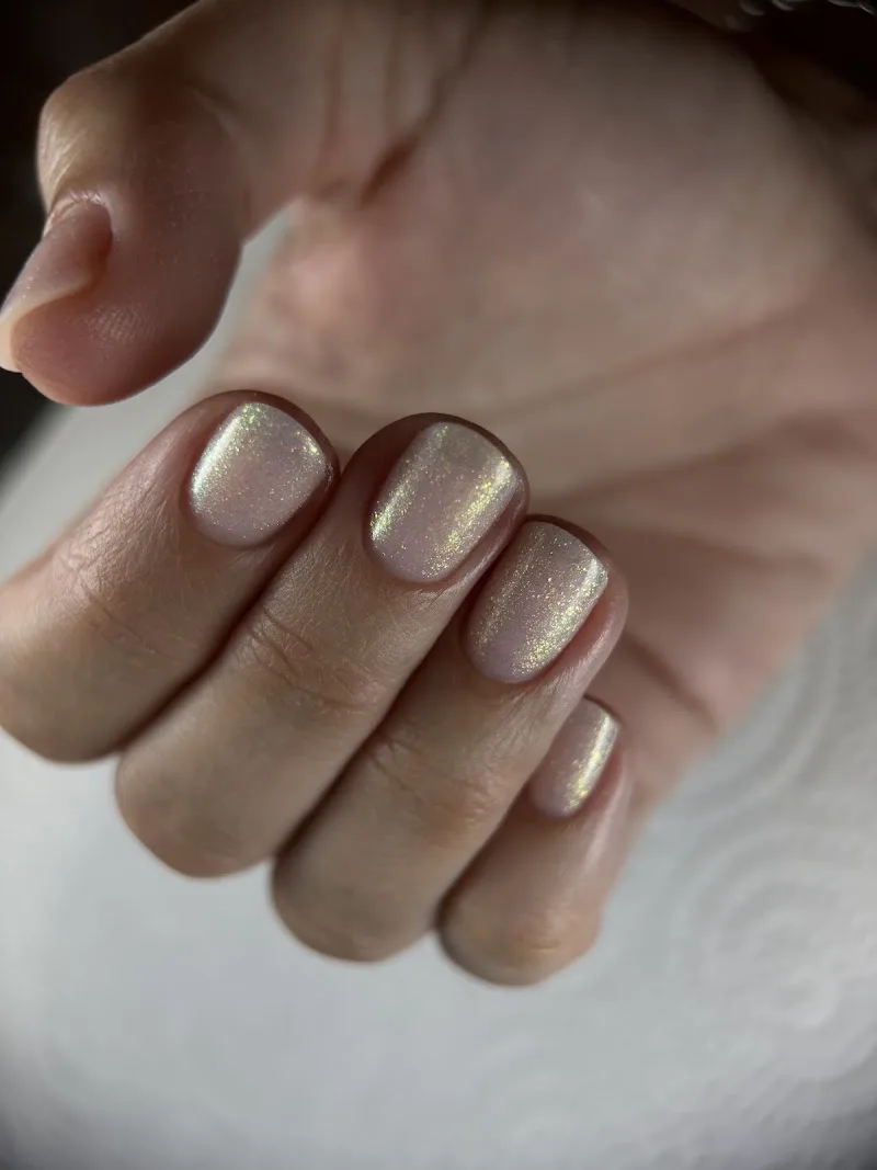 LA BASE NAILS AND BEAUTY