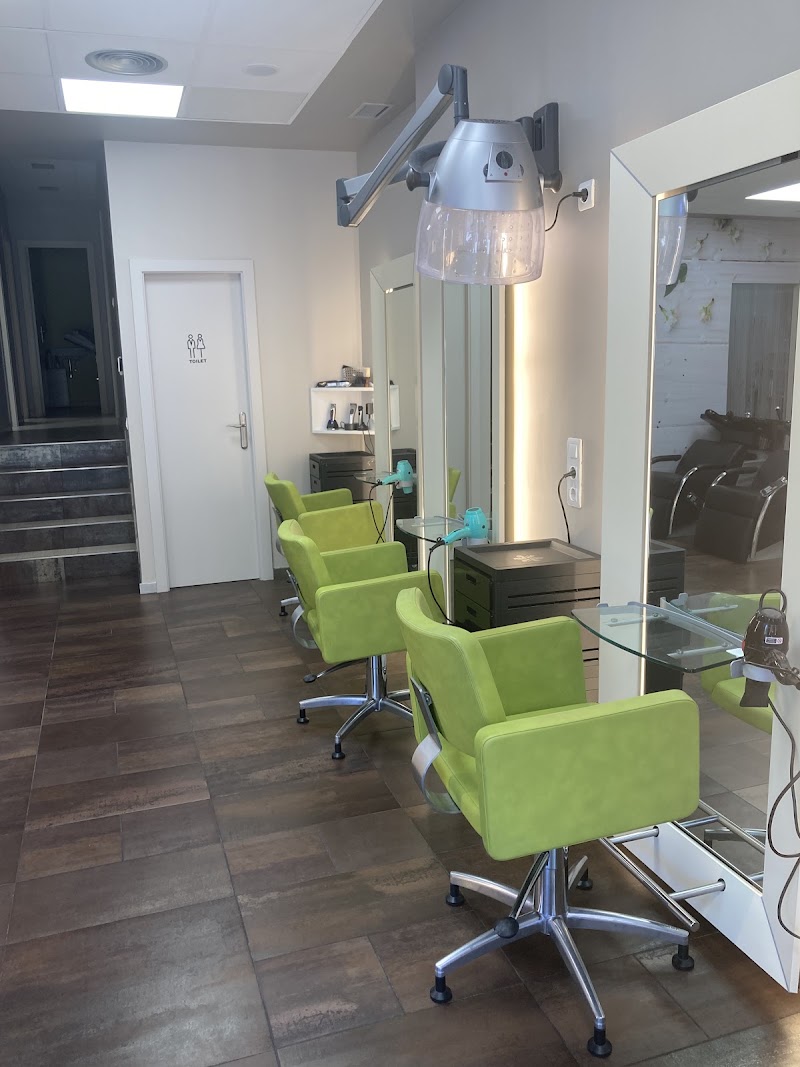 Cosmos Estilistas - Coiffure Burgos - OneBooking