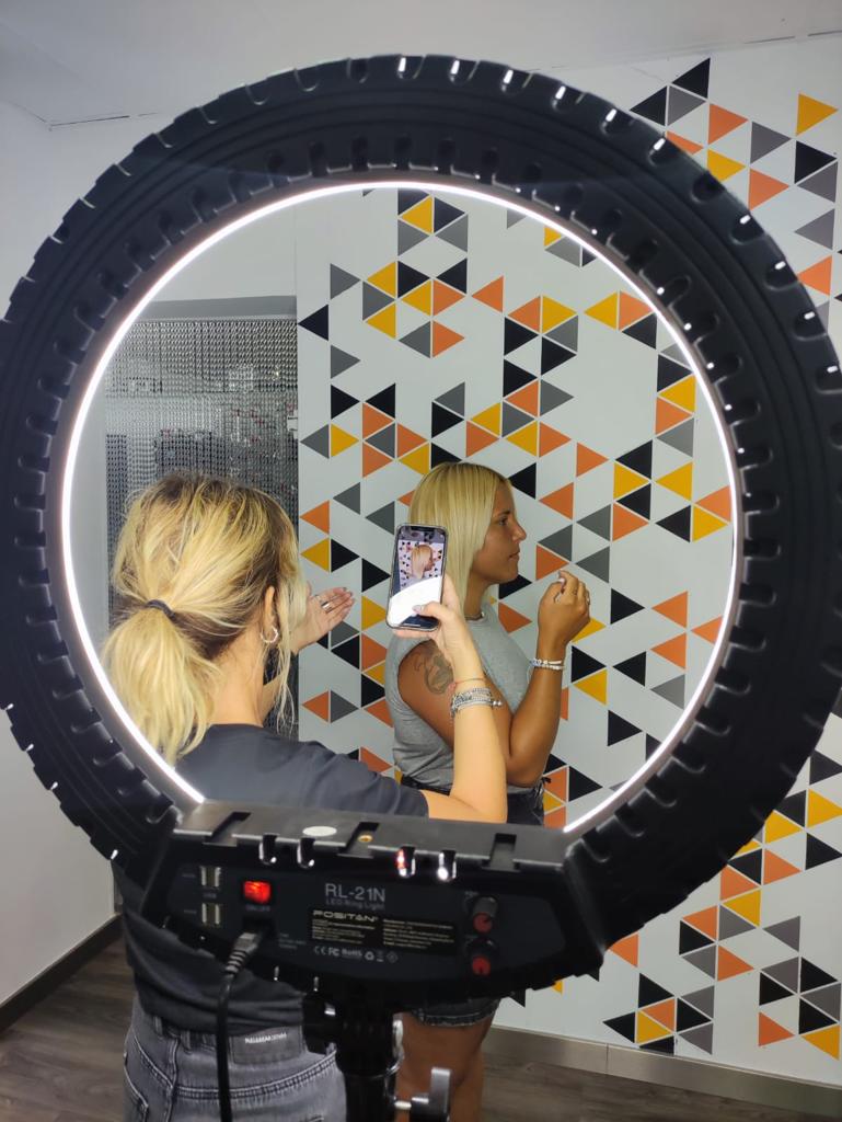WORLD OF STYLIST - Peluquería y Belleza - Coiffure València - OneBooking