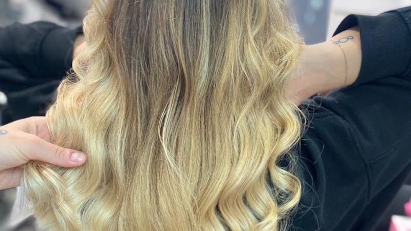 Laura & Giulia Hairdresser - Coiffure Genoa - OneBooking