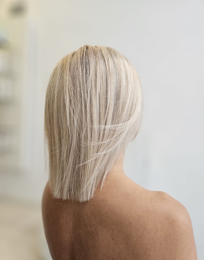 Emporio Peluqueros Hav -𝔼𝕄ℙ𝕆ℝ𝕀𝕆; "𝕃𝕦𝕘𝕒𝕣 𝕕𝕖 𝕚𝕞𝕡𝕠𝕣𝕥𝕒𝕟𝕔𝕚𝕒 𝕒𝕣𝕥í𝕤𝕥𝕚𝕔𝕒"-𝔻𝕖𝕗𝕚𝕟𝕖 𝕝𝕠 𝕢𝕦𝕖 𝕤𝕠𝕞𝕠𝕤 𝕪 𝕔𝕣𝕖𝕒𝕞𝕠𝕤, 𝕔𝕦𝕝𝕥𝕠 𝕒𝕝 𝕔𝕒𝕓𝕖𝕝𝕝𝕠. - Coiffure Vigo - OneBooking