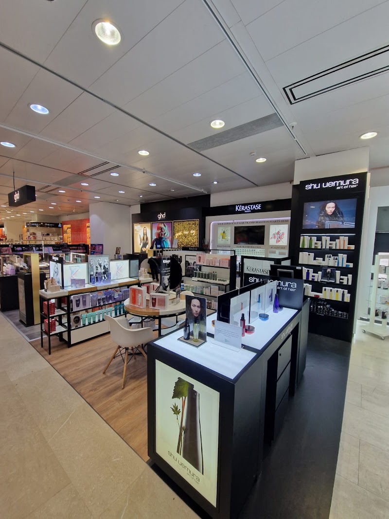 Boutique Cosmética Capilar Deluxe Kérastase Mallorca - Coiffure Palma De Mallorca - OneBooking