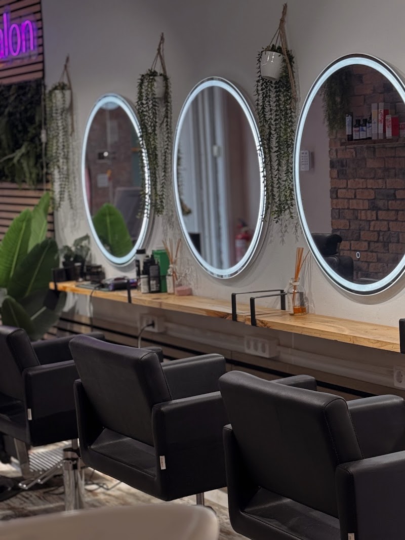 Laura Via Hair salon - Coiffure Badalona - OneBooking